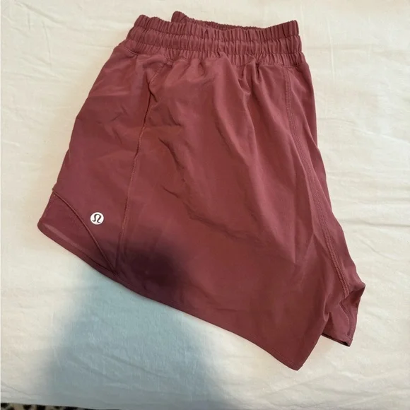 Lulu lemon 2.5 hotty hot shorts - Picture 1 of 3